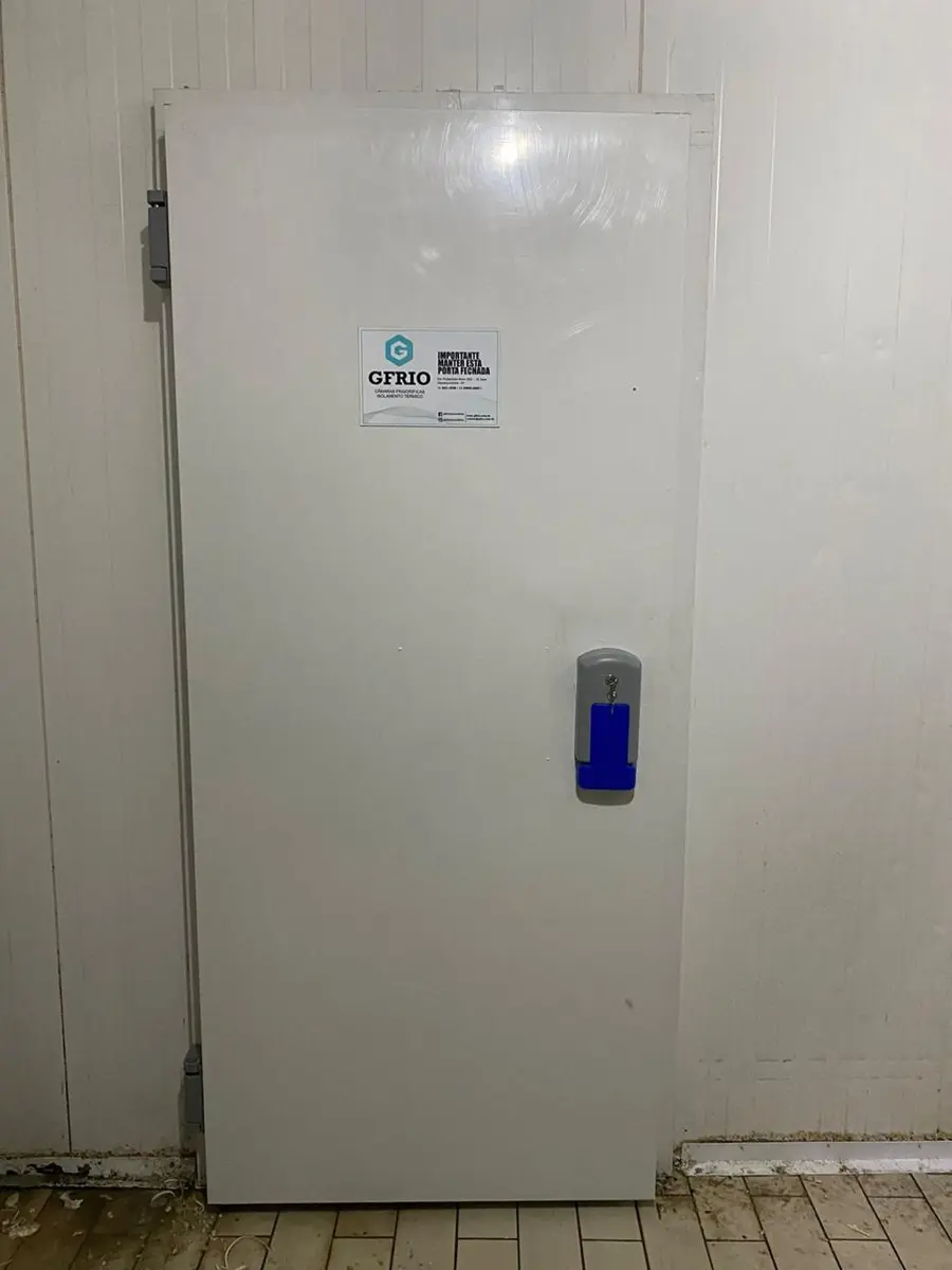 Estrutura de câmara fria em galpão - projeto industrial