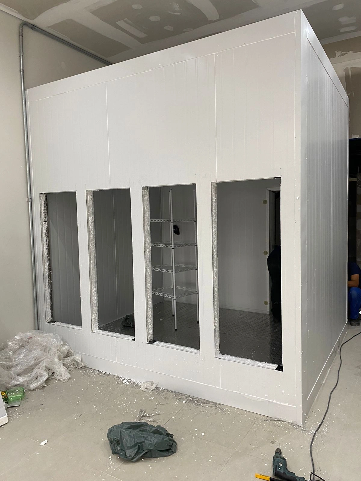 Interior de câmara fria - piso xadrez