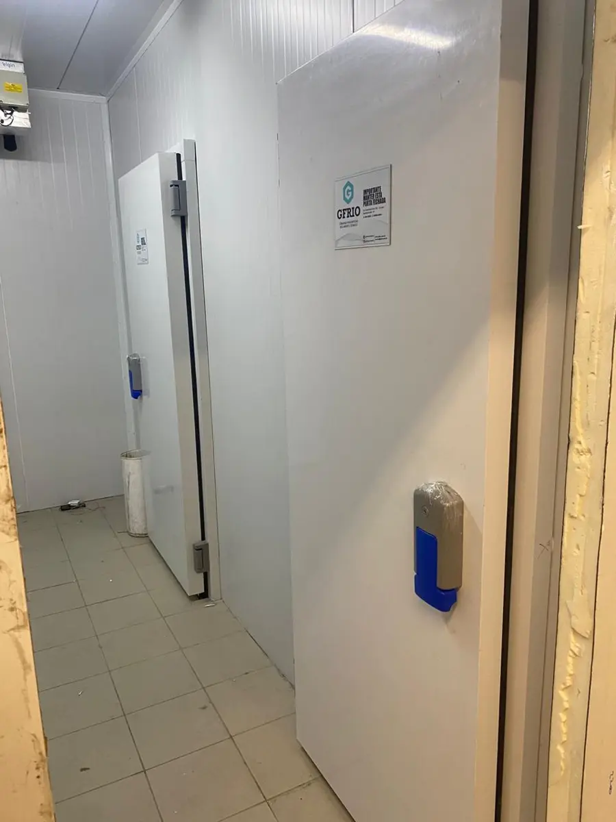 Porta de acesso para câmara fria industrial