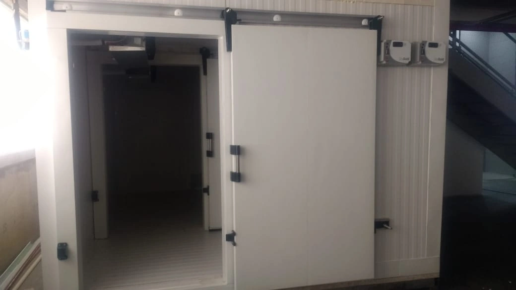 Porta frigorífica para câmara fria industrial